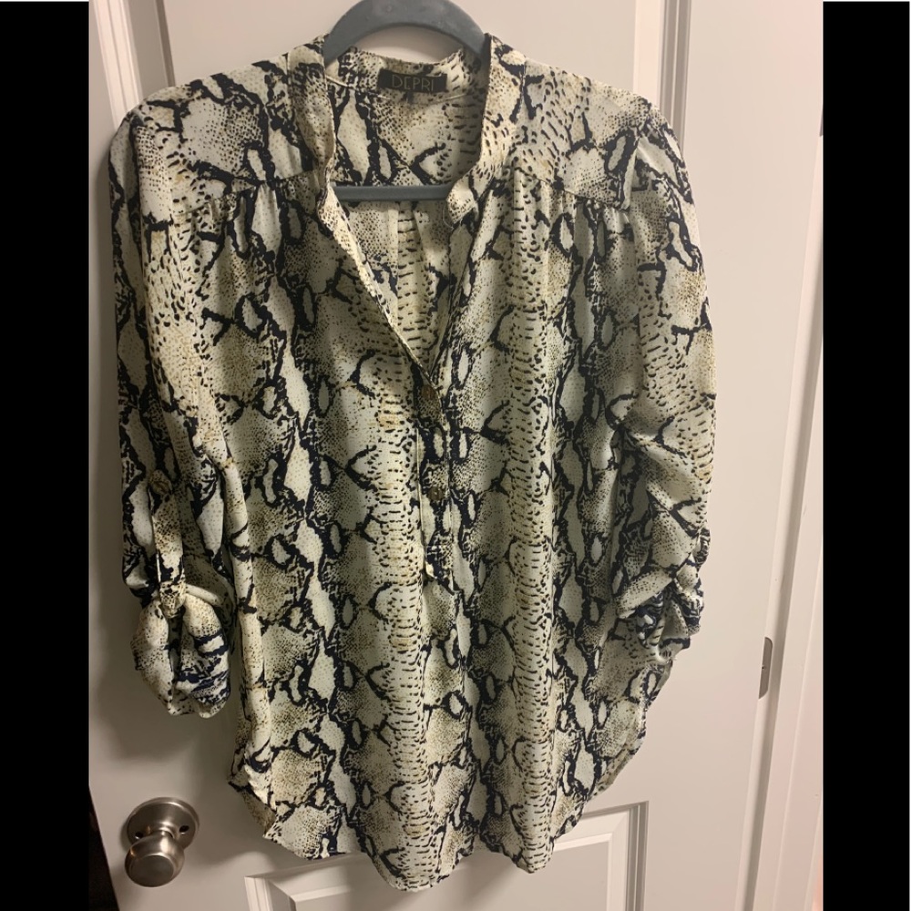 Sz Med. Depri Snakeskin print tunic blouse.